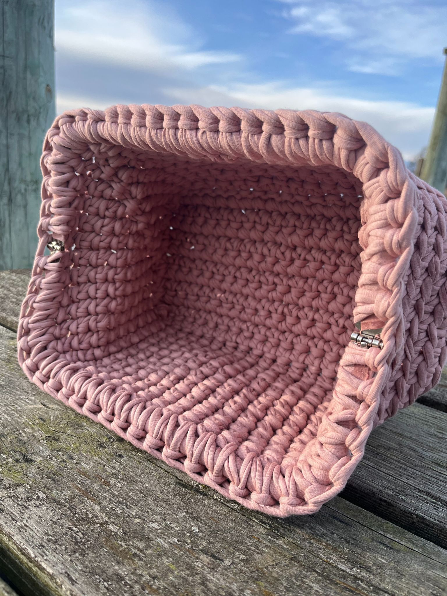 Necessär Gul handgjord virkad clutch at.ernas ernastudio.se ernastudio