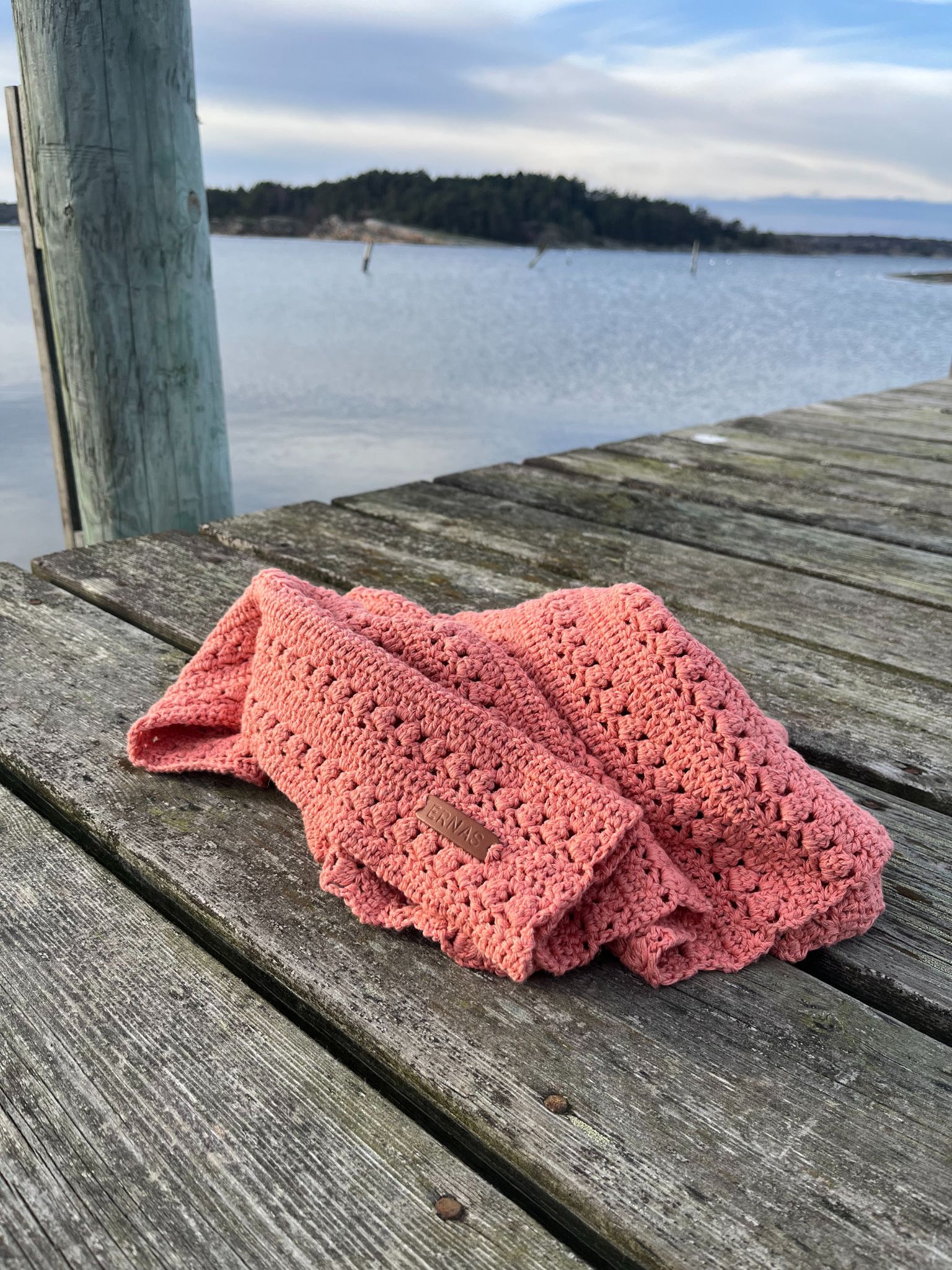 Virkad babyfilt napphållare handgjord at.ernas ernastudio.se ernastudio