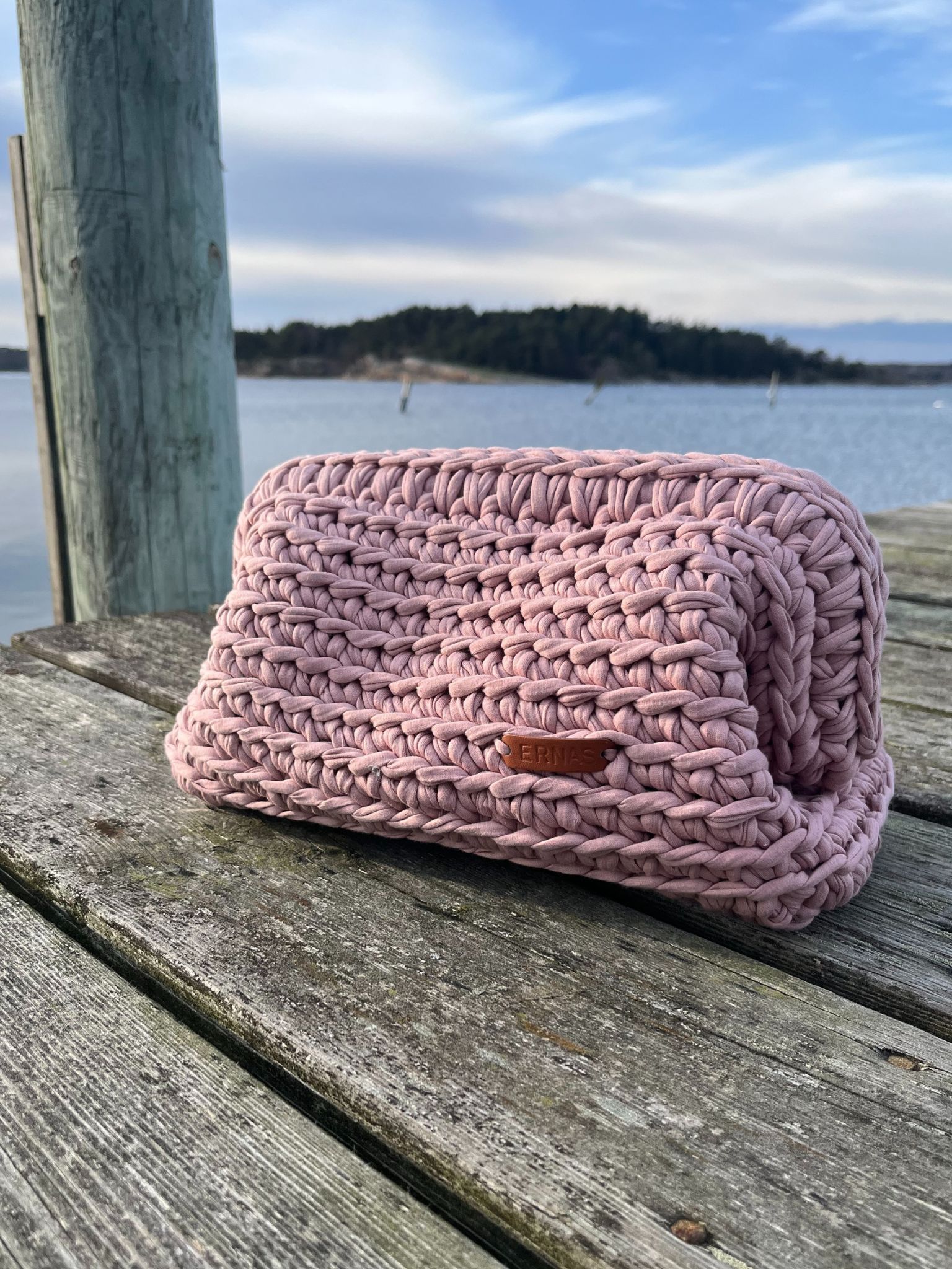 Necessär gammelrosa handgjord virkad clutch at.ernas ernastudio.se ernastudio