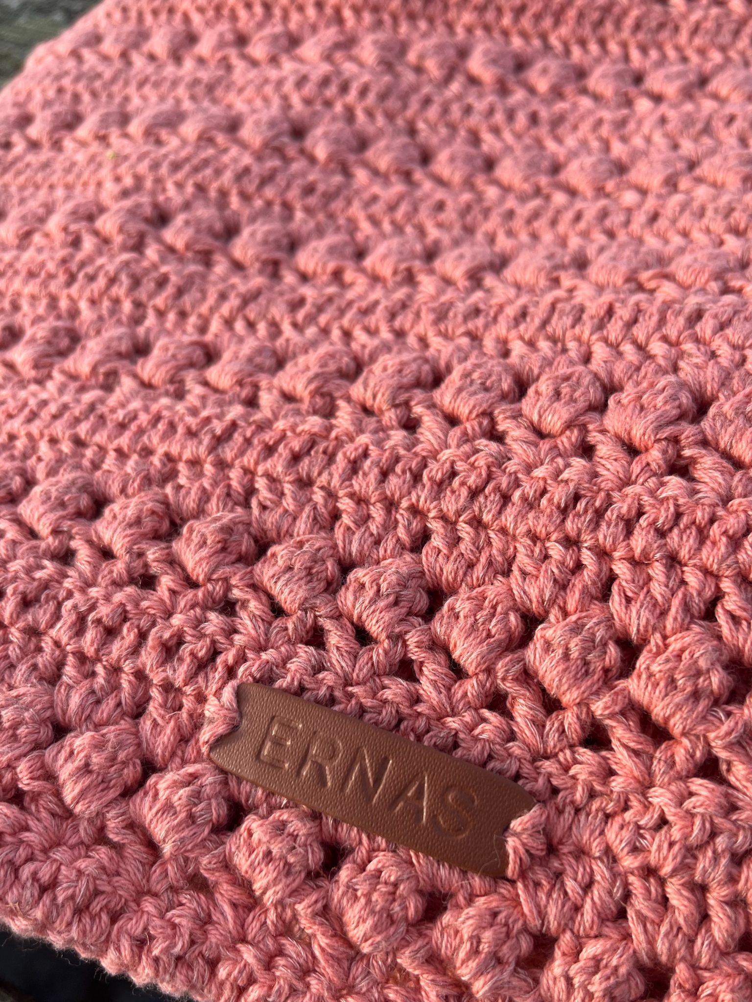 Virkad babyfilt napphållare handgjord at.ernas ernastudio.se ernastudio